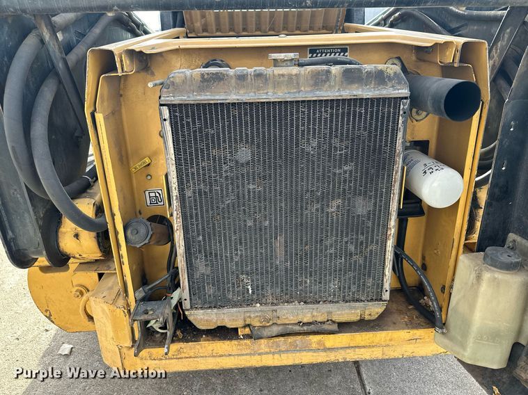 image for item DQ7406 1998 New Holland LX885  skid steer loader