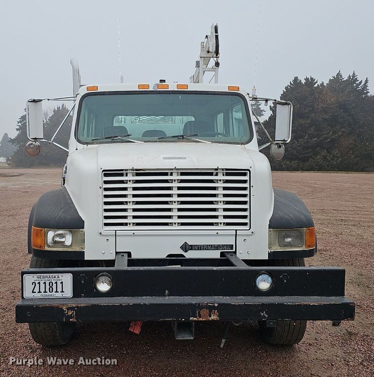 image for item DQ8565 1998 International 4900  utility / service truck
