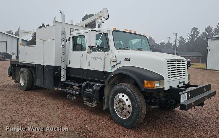 image for item DQ8565 1998 International 4900  utility / service truck