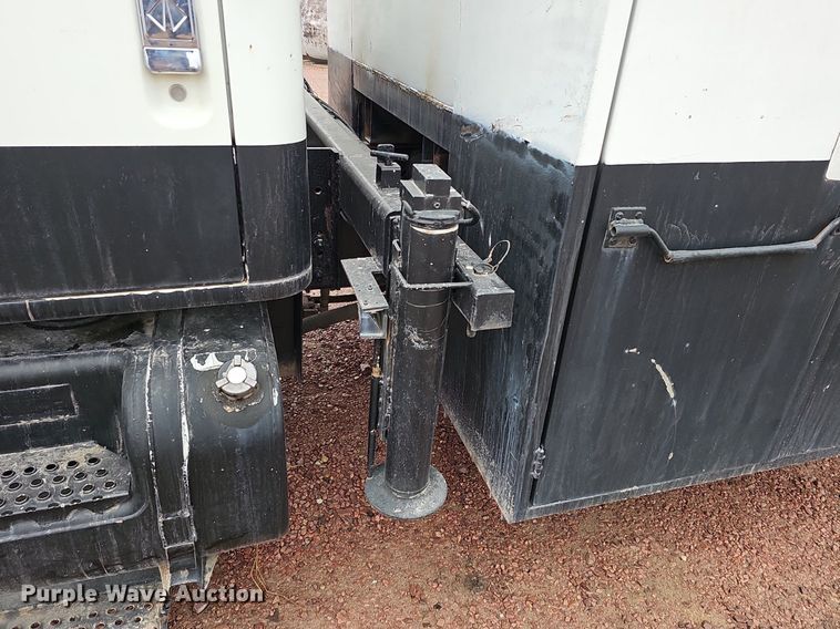 image for item DQ8565 1998 International 4900  utility / service truck