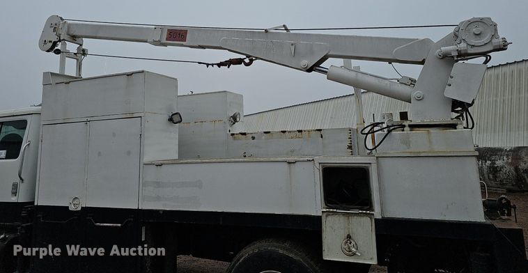 image for item DQ8565 1998 International 4900  utility / service truck