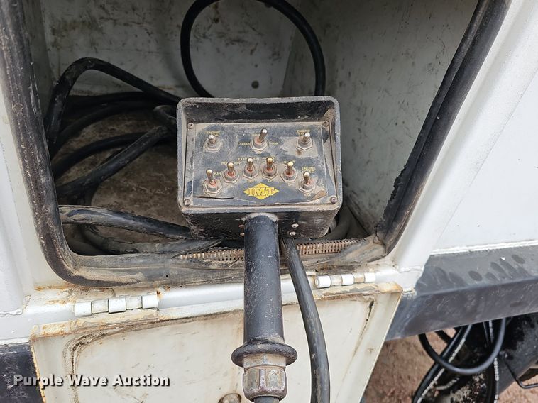 image for item DQ8565 1998 International 4900  utility / service truck