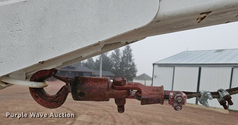 image for item DQ8565 1998 International 4900  utility / service truck