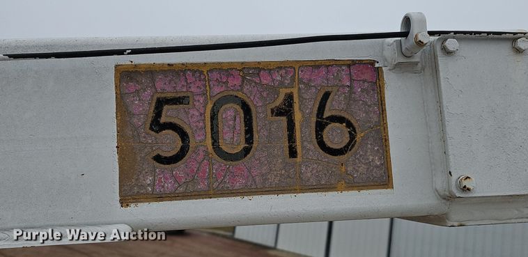 image for item DQ8565 1998 International 4900  utility / service truck