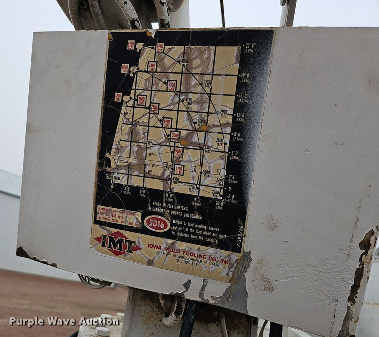 image for item DQ8565 1998 International 4900  utility / service truck