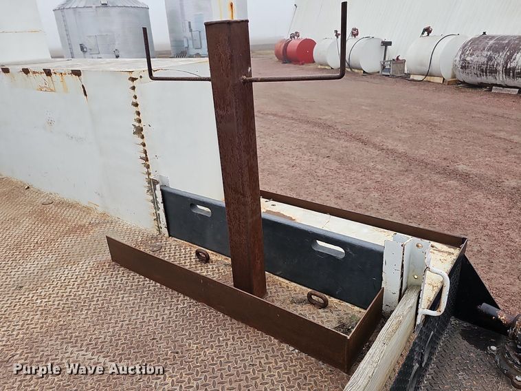 image for item DQ8565 1998 International 4900  utility / service truck