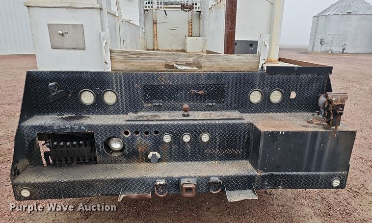 image for item DQ8565 1998 International 4900  utility / service truck