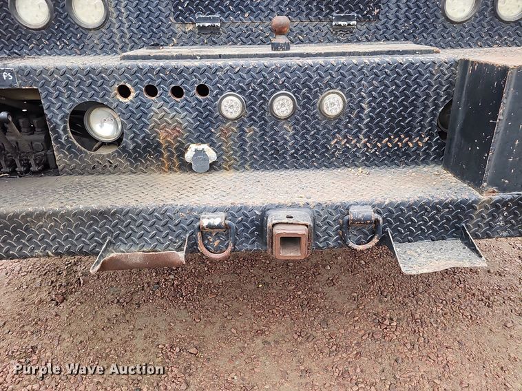 image for item DQ8565 1998 International 4900  utility / service truck