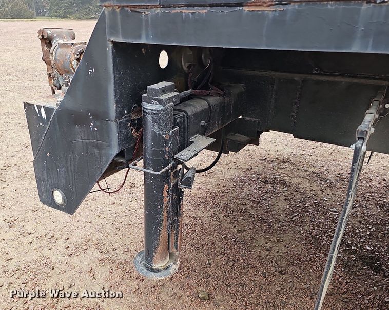 image for item DQ8565 1998 International 4900  utility / service truck