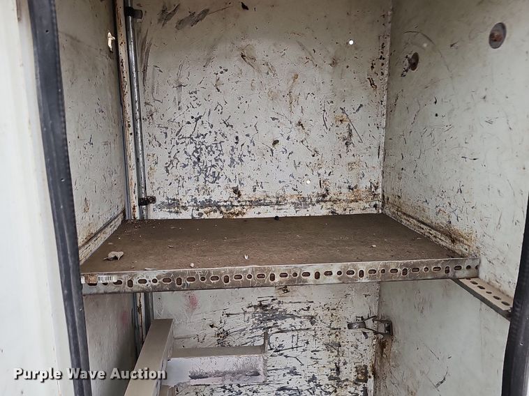 image for item DQ8565 1998 International 4900  utility / service truck