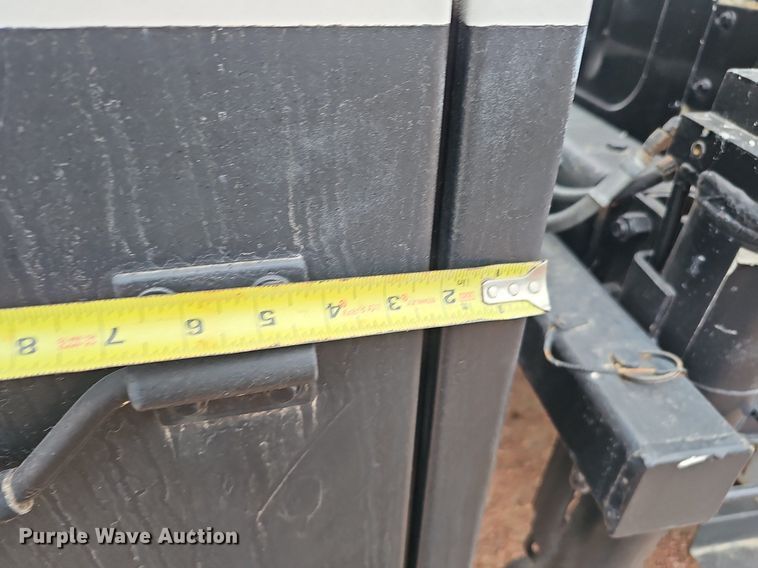 image for item DQ8565 1998 International 4900  utility / service truck