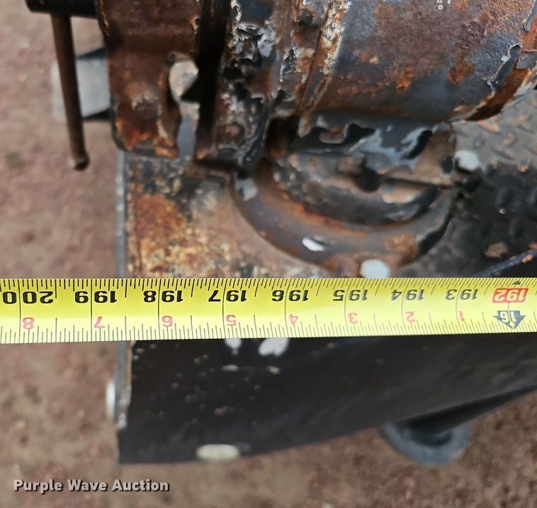 image for item DQ8565 1998 International 4900  utility / service truck