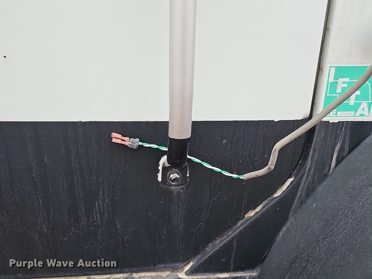 image for item DQ8565 1998 International 4900  utility / service truck