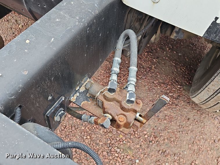 image for item DQ8565 1998 International 4900  utility / service truck