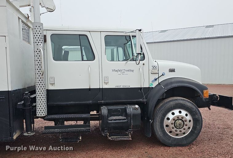 image for item DQ8565 1998 International 4900  utility / service truck