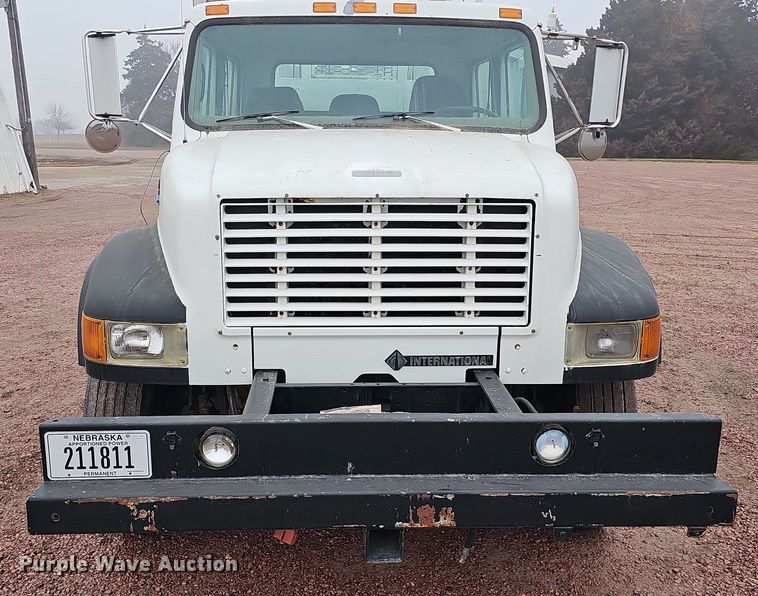 image for item DQ8565 1998 International 4900  utility / service truck