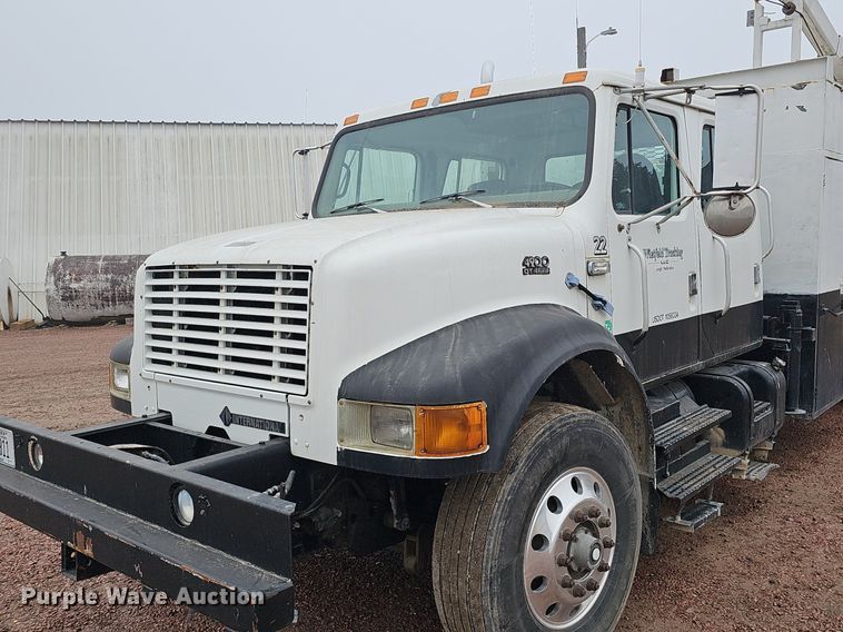 image for item DQ8565 1998 International 4900  utility / service truck