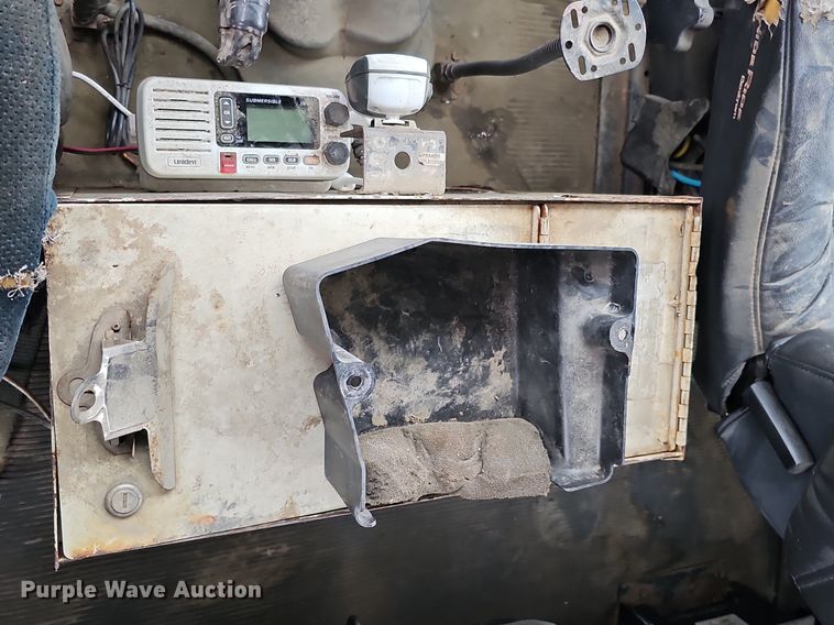 image for item DQ8565 1998 International 4900  utility / service truck