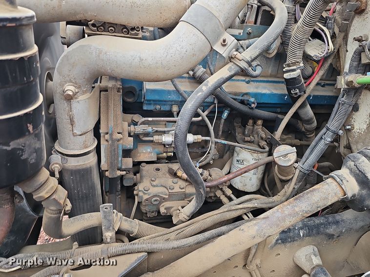 image for item DQ8565 1998 International 4900  utility / service truck