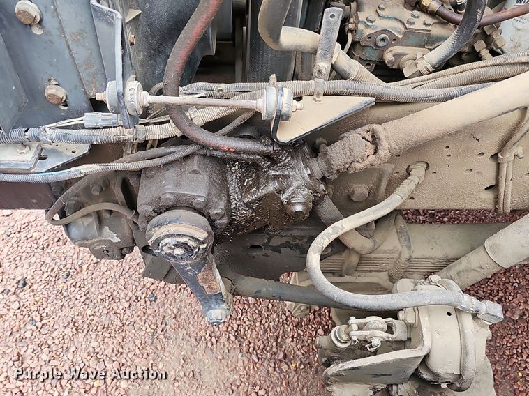 image for item DQ8565 1998 International 4900  utility / service truck