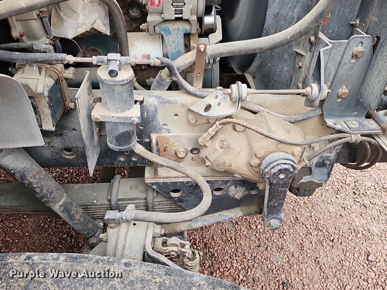 image for item DQ8565 1998 International 4900  utility / service truck