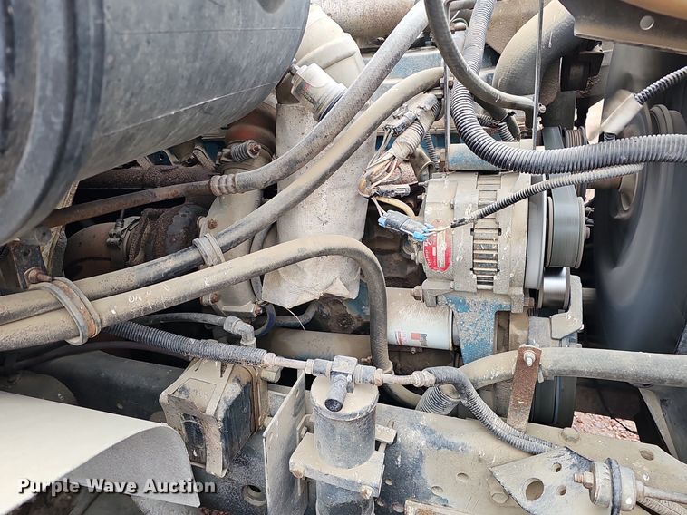 image for item DQ8565 1998 International 4900  utility / service truck