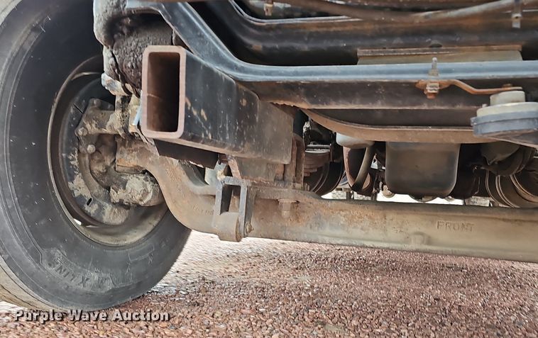 image for item DQ8565 1998 International 4900  utility / service truck