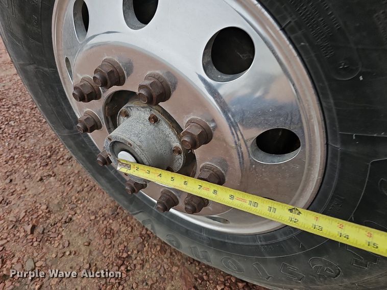 image for item DQ8565 1998 International 4900  utility / service truck