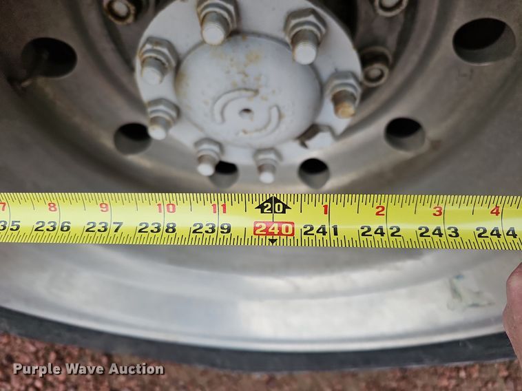 image for item DQ8565 1998 International 4900  utility / service truck