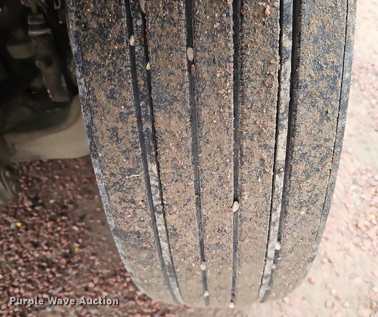 image for item DQ8565 1998 International 4900  utility / service truck