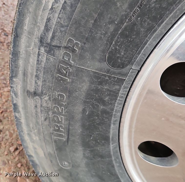 image for item DQ8565 1998 International 4900  utility / service truck