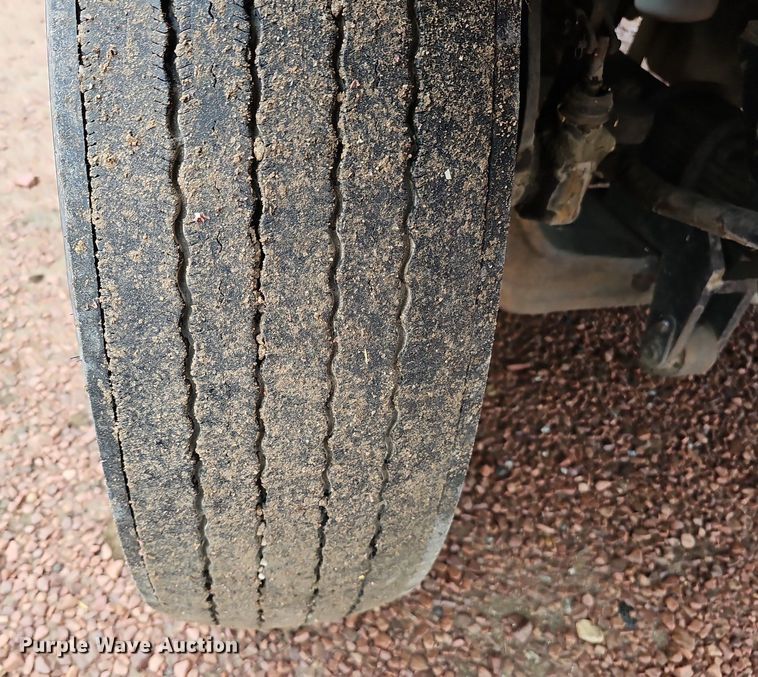 image for item DQ8565 1998 International 4900  utility / service truck