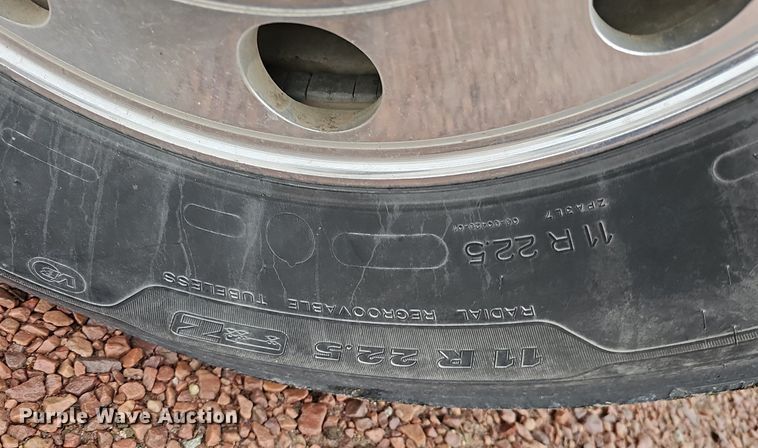 image for item DQ8565 1998 International 4900  utility / service truck