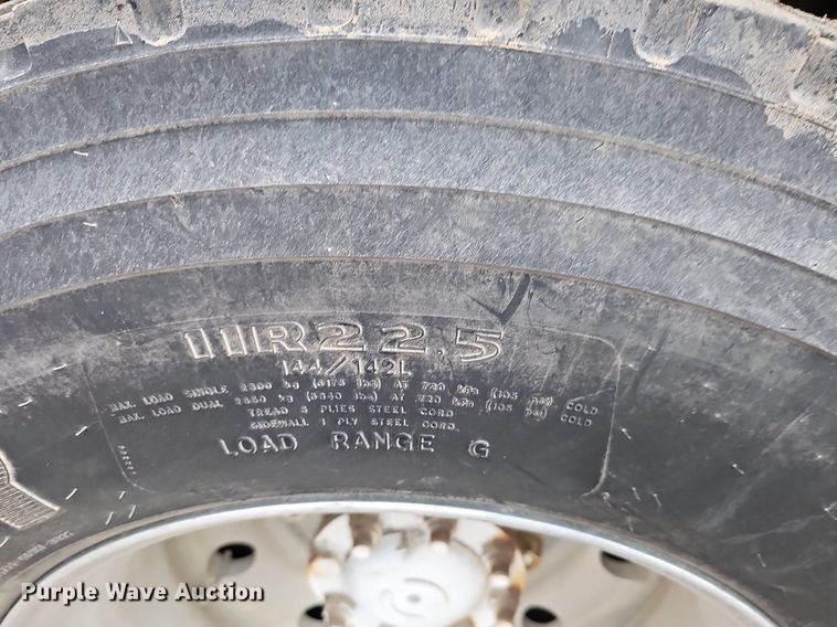 image for item DQ8565 1998 International 4900  utility / service truck