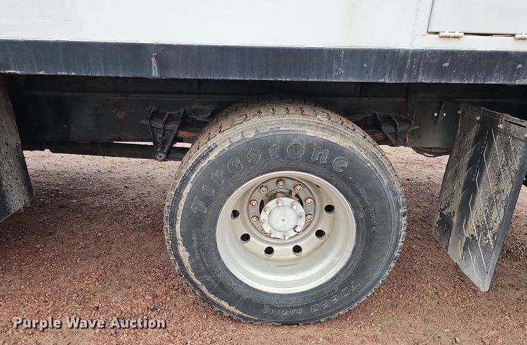 image for item DQ8565 1998 International 4900  utility / service truck