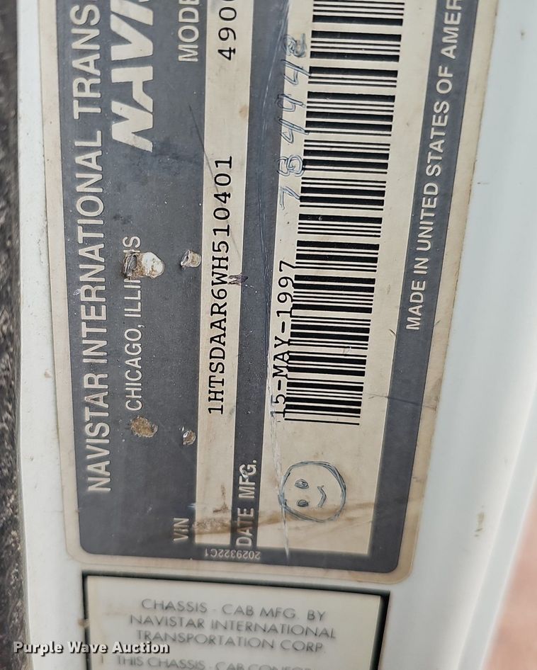 image for item DQ8565 1998 International 4900  utility / service truck