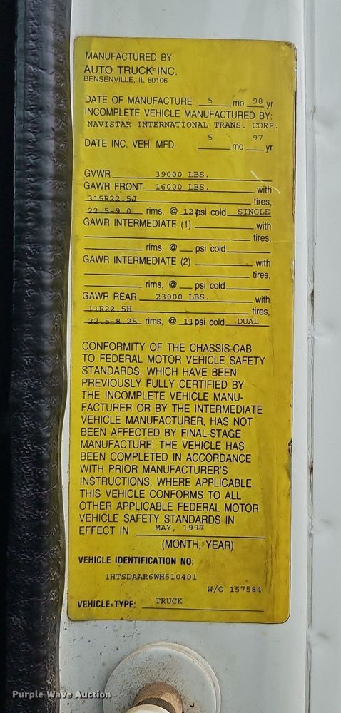 image for item DQ8565 1998 International 4900  utility / service truck