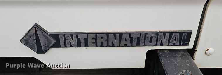 image for item DQ8565 1998 International 4900  utility / service truck