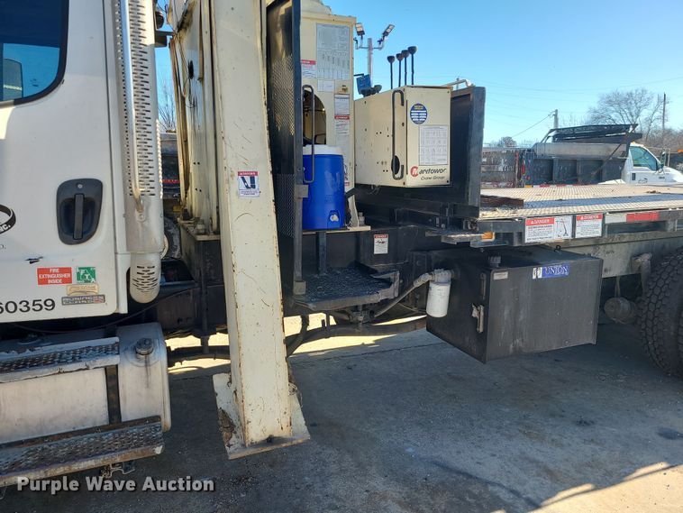 image for item DR7856 2007 Freightliner Business Class M2  crane truck