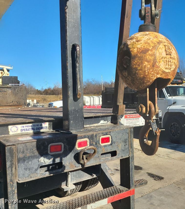 image for item DR7856 2007 Freightliner Business Class M2  crane truck