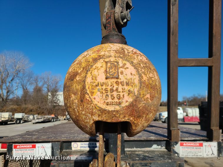 image for item DR7856 2007 Freightliner Business Class M2  crane truck