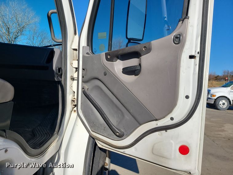 image for item DR7856 2007 Freightliner Business Class M2  crane truck