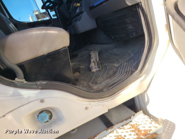 image for item DR7856 2007 Freightliner Business Class M2  crane truck