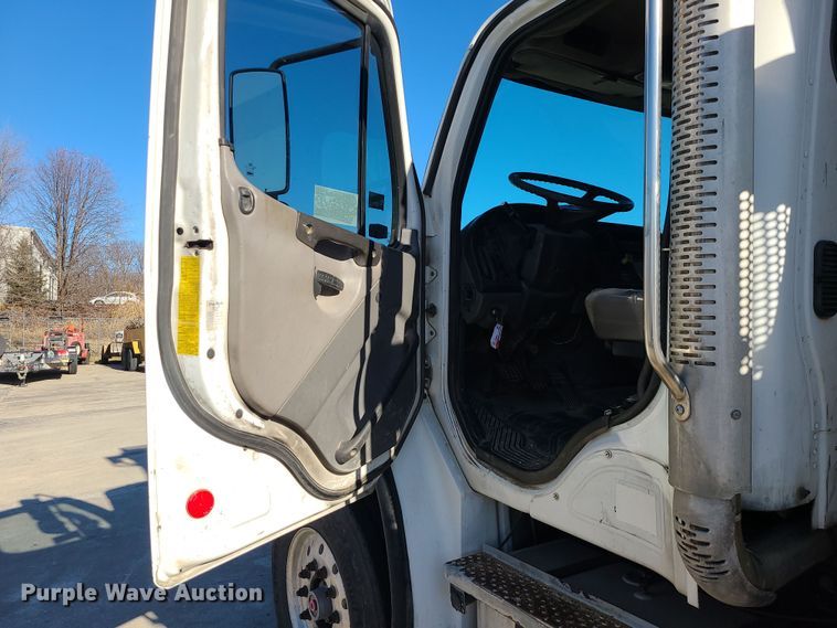 image for item DR7856 2007 Freightliner Business Class M2  crane truck