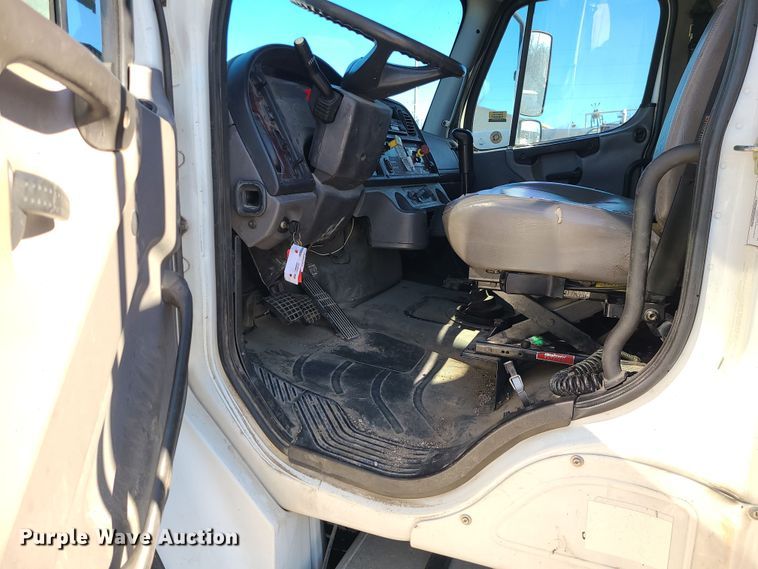 image for item DR7856 2007 Freightliner Business Class M2  crane truck