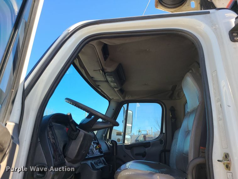 image for item DR7856 2007 Freightliner Business Class M2  crane truck