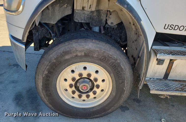 image for item DR7856 2007 Freightliner Business Class M2  crane truck