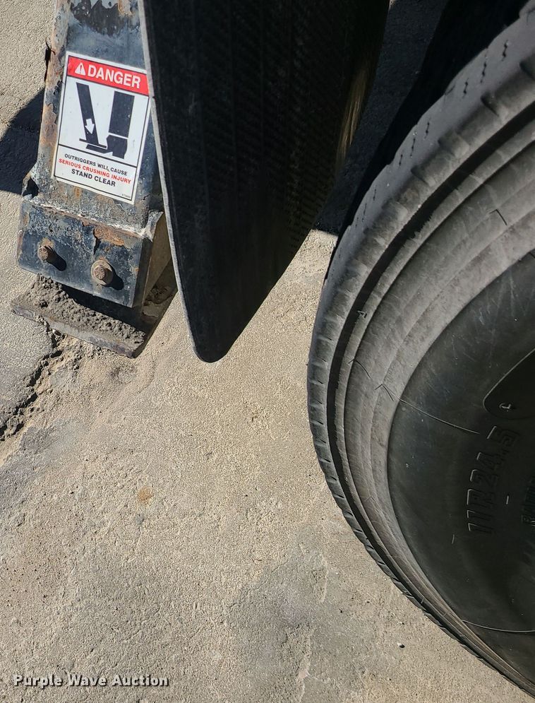 image for item DR7856 2007 Freightliner Business Class M2  crane truck