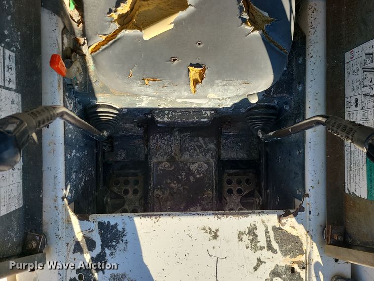 image for item DR7857 2002 Bobcat 873  skid steer loader