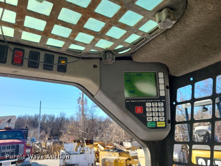 image for item DR7857 2002 Bobcat 873  skid steer loader